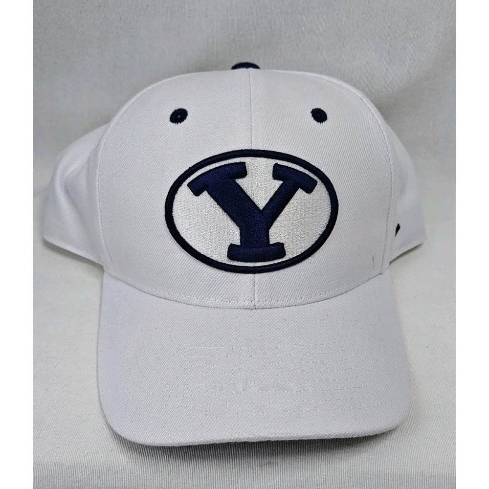 BYU Zephyr Fitted Men's Hat Size 7 3/4 White Blue Embroidered Logo NCAA Utah